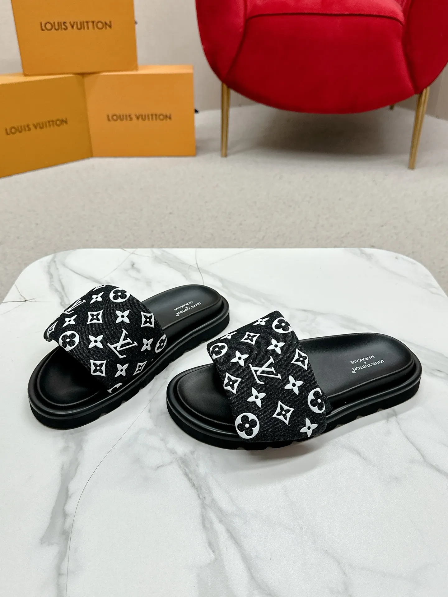 👟👟Ex-factory price 420👟👟 LV Louis Vuitton Full of high-end feel! A popular model among bloggers at home and abroad, it’s retro and fashionable and looks amazing on your feet! Mainly recommended model on the official website★ ━━━━━ ЅᏇєєt ━━━━━ ▪️Upper: original calfskin ➕5D printing process ▪️Inner: imported mixed sheepskin ▪️Outsole: original molded foam outsole ▪️Size: Female 35-40 Men's 39-44 (women's 41 men's 45)